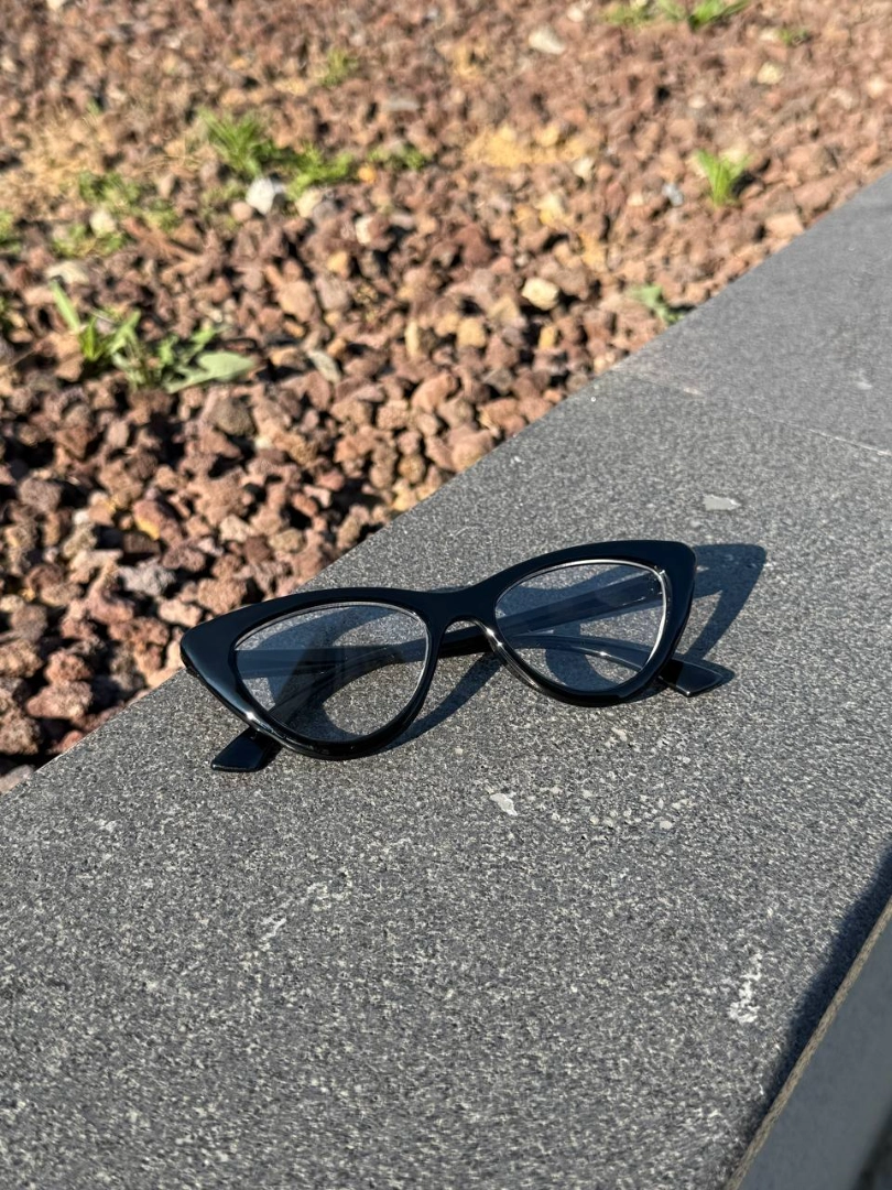 CAT SERİSİ – Siyah Şeffaf Cam